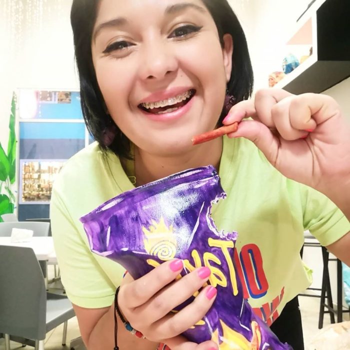 Pastel en forma de takis fuego