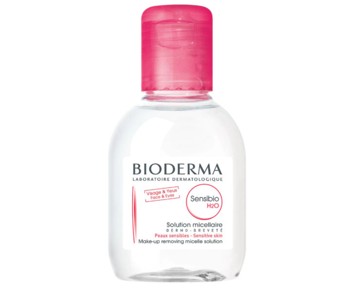 Productos para el cuidado de la piel; desmaquillante de agua micelar Bioderma para eliminar irritación en el rostro