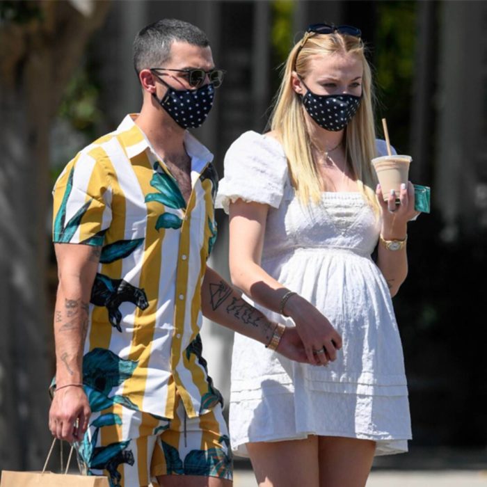 Sophie Turner y Joe Jonas tomados de las manos durante su embarazo