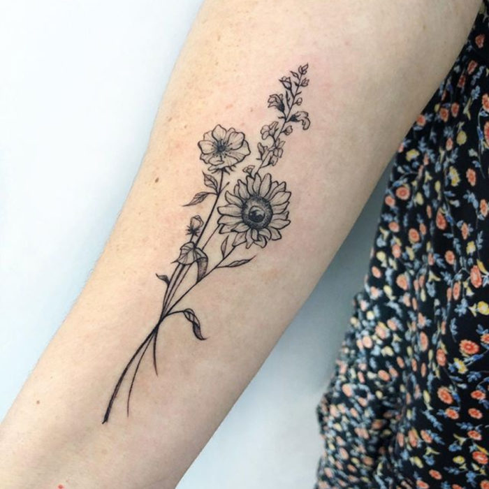 Tatuaje de girasoles en blanco negro