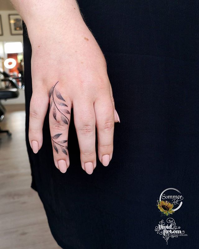 Tatuajes anillos hotsell en los dedos