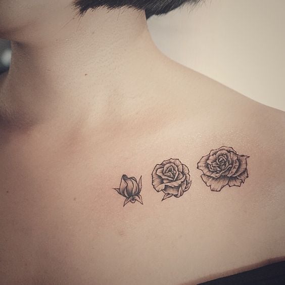 Tatuaje de rosas de diferentes tamaños en las clavículas