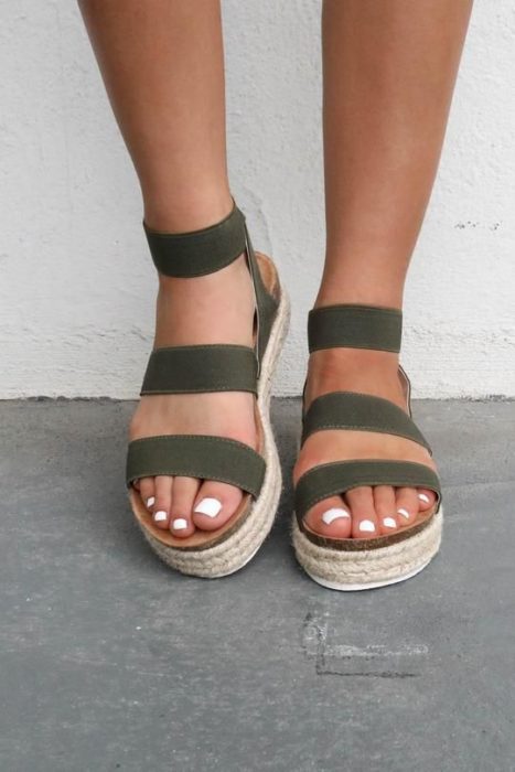 Sandalias con plataforma de yute con cintas verde militar