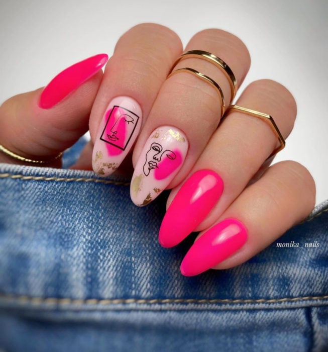 Uñas almendra estilo Picasso, manicure color rosa mexicano