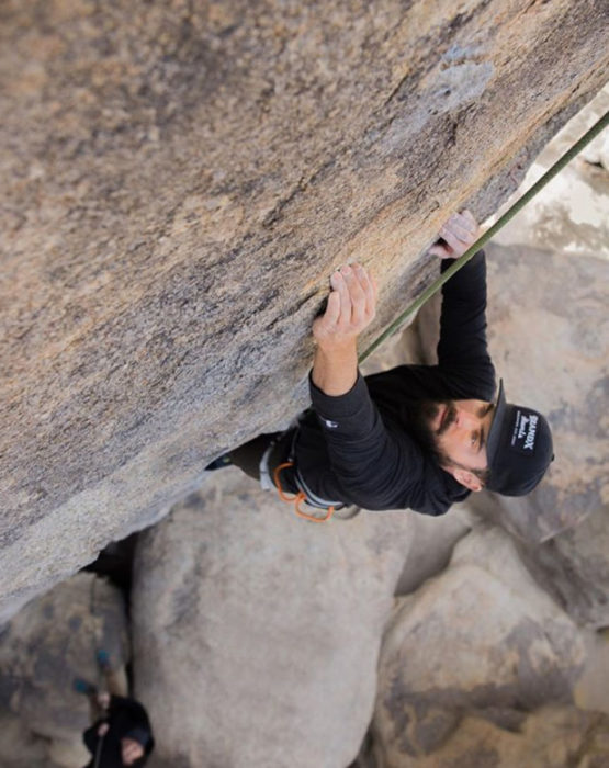 Zac Efron haciendo escalada