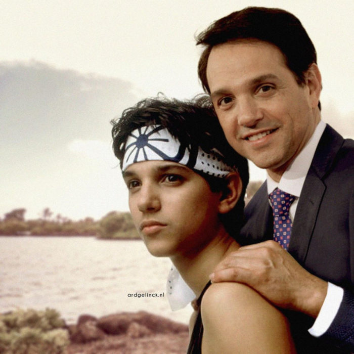 Fotografías de actores junto a personajes que interpretaron; Karate Kid, Daniel Larusso, Ralph Macchio