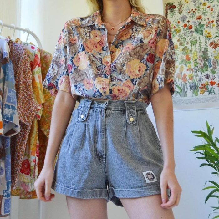 Ideas para combinar shorts con camisa floreadas