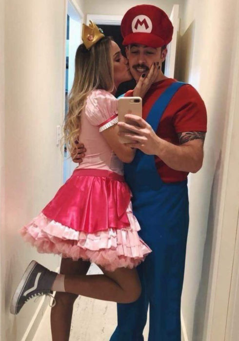 Disfraces de pareja de películas y caricaturas; Super Mario, Princesa Peach