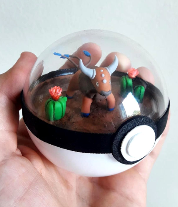 Artista escultor Luki Art crea pequeñas figuras de personajes de caricaturas y películas; Pokémon en pokebola; Taurus