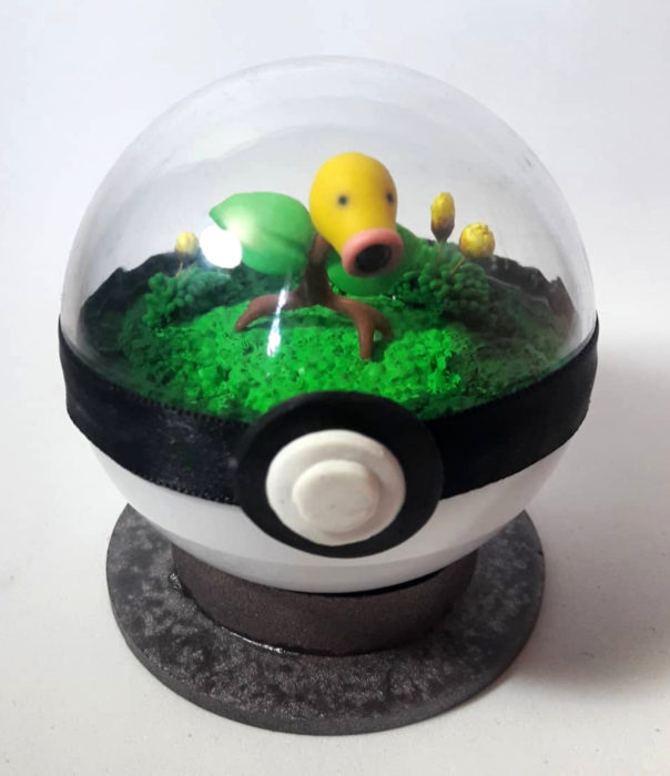 Artista escultor Luki Art crea pequeñas figuras de personajes de caricaturas y películas; Pokémon en pokebola; Bellsprout