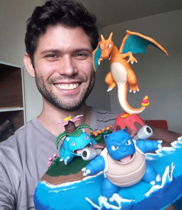 Artista escultor Luki Art crea pequeñas figuras de personajes de caricaturas y películas; Charizard, Venasaur y Blastoise