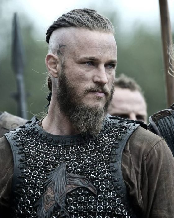 Travis Fimmel como Ragnar Lodbrok