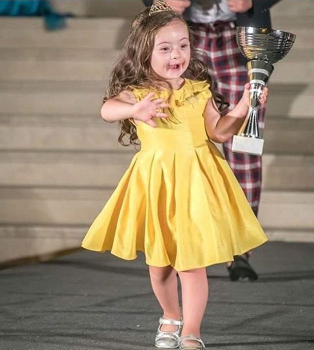 Francesca Rausi ganadora de certamen de belleza