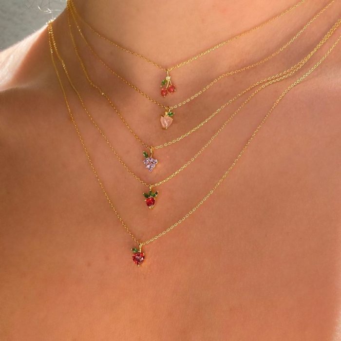 Collares de frutitas con cadena dorada