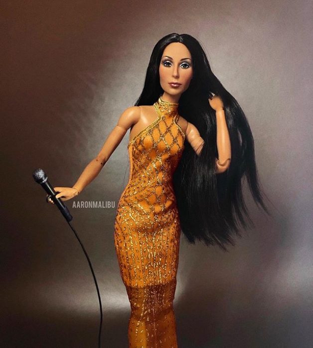 Muñeca barbie de el artista Aaron Malibu, Cher, cantante