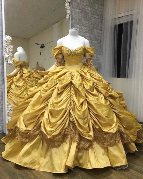 Vestido creado por Nephi García, inspirado en la princesa Disney Bella