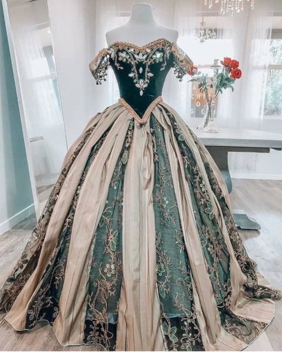 Vestido creado por Nephi García, inspirado en la princesa Disney, Anna