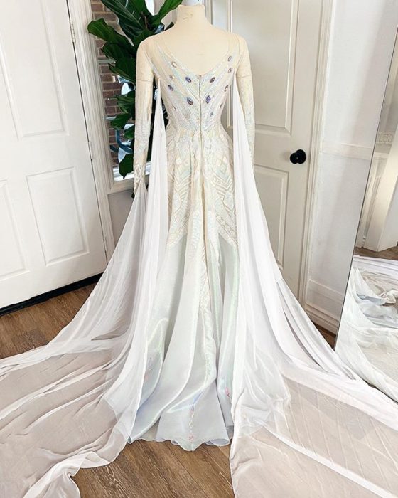 Vestido creado por Nephi García, inspirado en la princesa Disney, Elsa