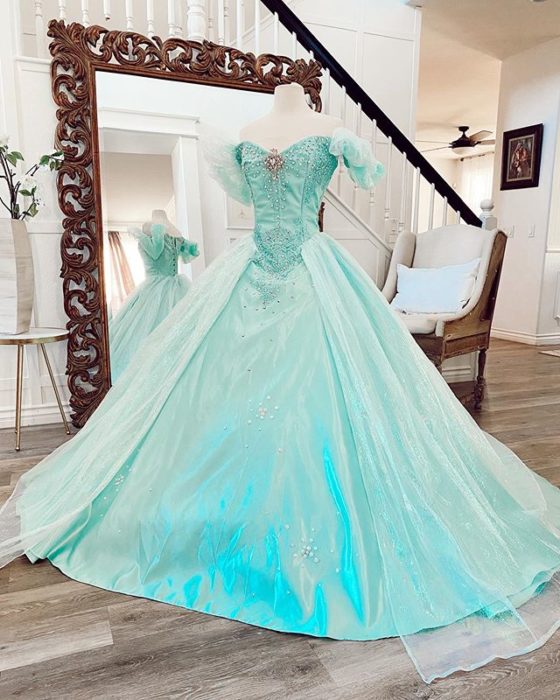 Vestido creado por Nephi García, inspirado en la princesa Disney, Ariel