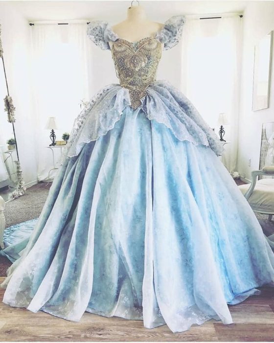 Vestido creado por Nephi García, inspirado en la princesa Disney Cenicienta