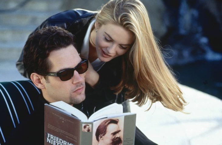 Alicia Silverstone y Paul Rudd durante ua escena de la película Clueless 