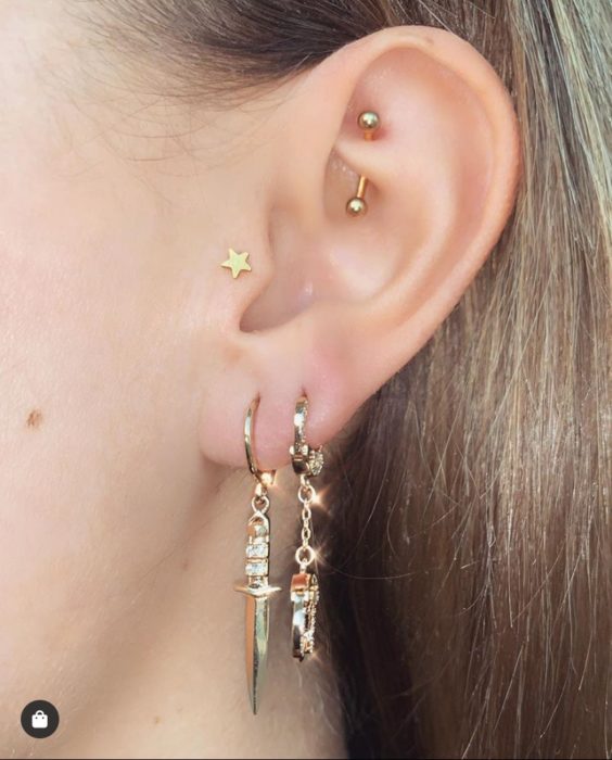 Tragus piercing de estrellita