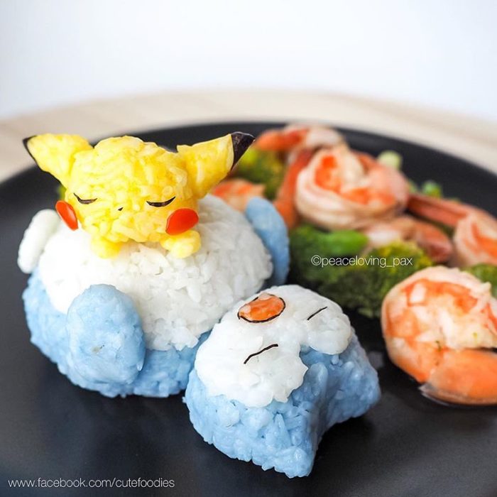 Platillo de comida inspirado en los pokémones Snorlax y Pikachu