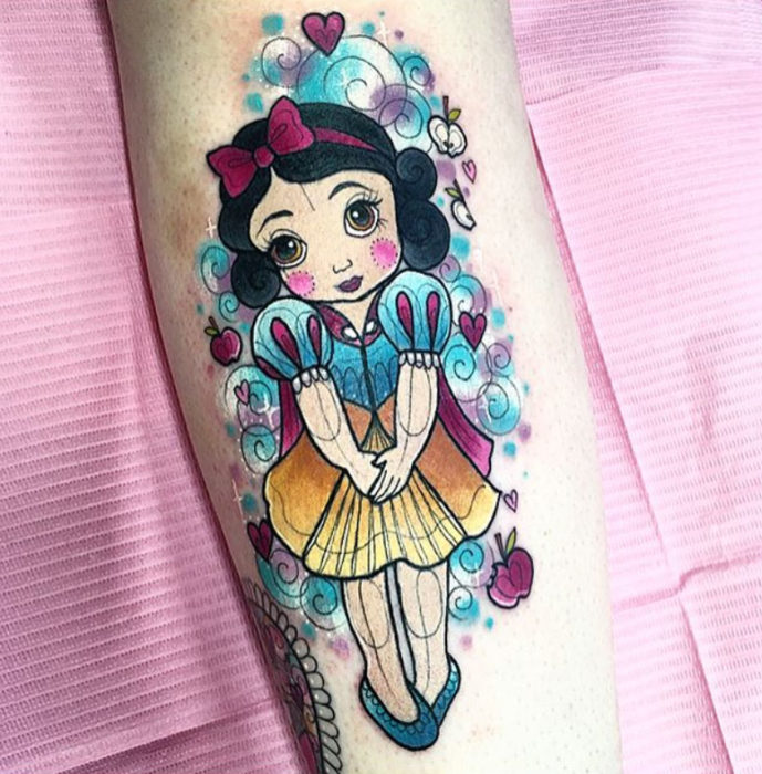 Tatuaje de Hannah Mai inspirado en Blancanieves