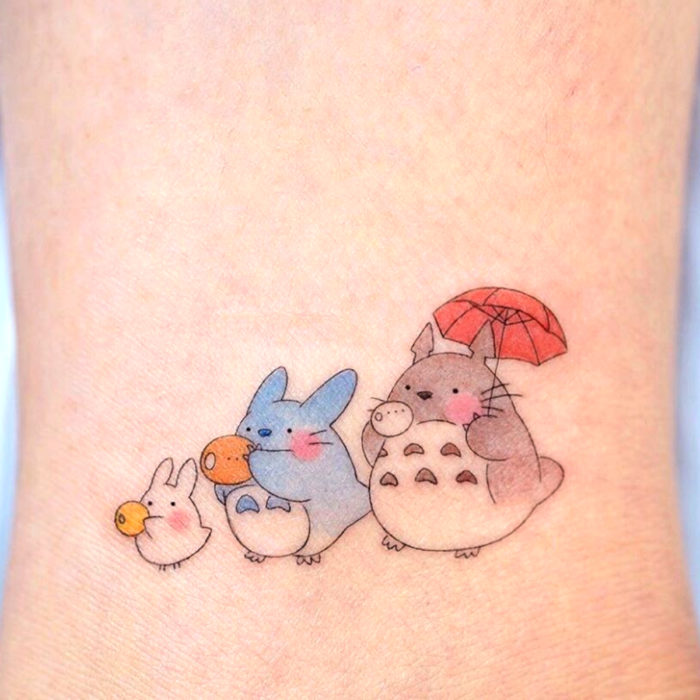 Tatuaje tierno kawaii de Mi vecino Totoro de Studio Ghibli