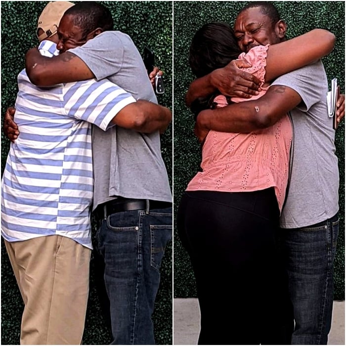 hombre de la calle se reúne con su familia después de 20 años sin verlos