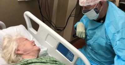 Arriesgó su vida para visitar a su esposa en el hospital; quería sostener su mano una última vez