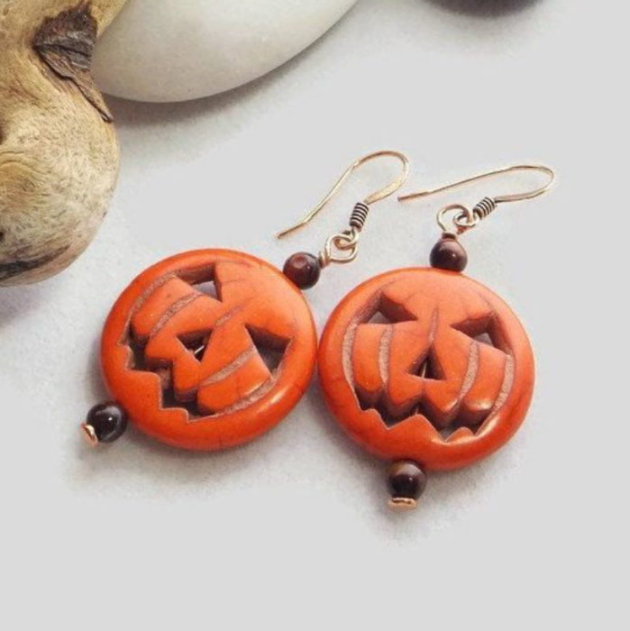 Accesorio inspirado en Halloween de aretes en forma de calabazas con caritas