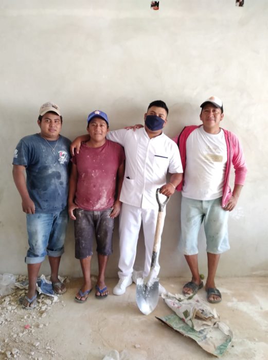 Manuel Chimas y sus compañeros de trabajo