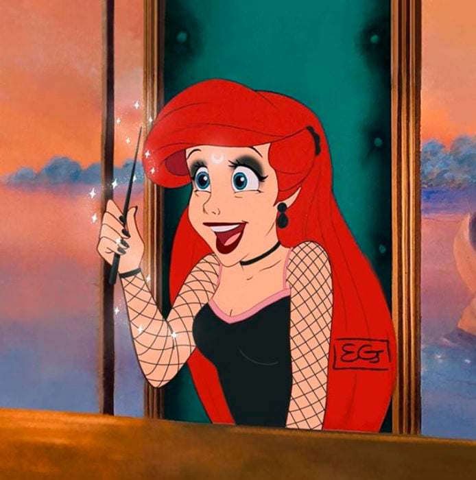 Ariel convertida en bruja, usando un look negro, tomando su varita mágica