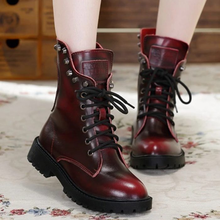 Botas Dr. Martens en color vino con negro