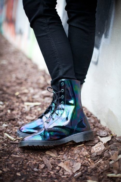 Botas Dr. Martens con efecto tornasol