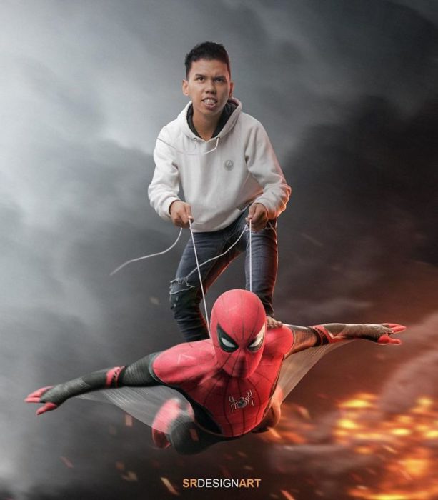 Syahril Ramadan en una foto junto a Spider-Man