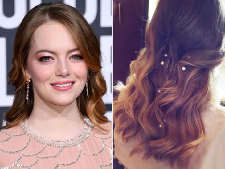 Emma Stone mostrando su cabello semirecogido y adornado con perlas en el cabello 