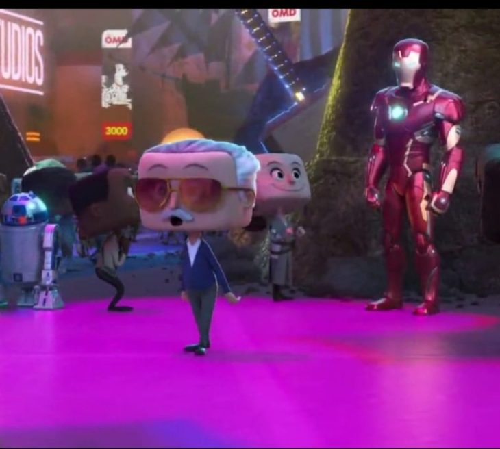 Escena de la película Ralph: Wifi en la que aparece Ironman junto a Stan lee 