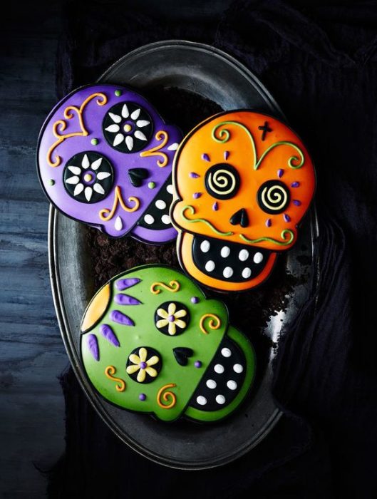 Galletas de mantequilla con decoración de Halloween en forma de calaveras