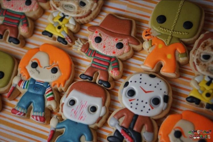 Galletas de mantequilla con decoración de Halloween en forma de funkos de terror