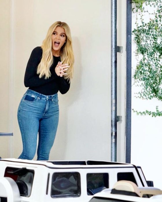 Khloé Kardashian sorprendida al ver cómo organizaron su garaje 