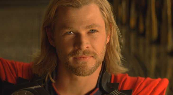 Chris Hemsworth interpretando a Thor en la primer película 