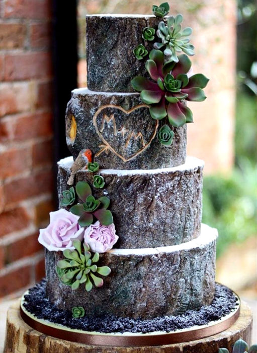 Pasteles de boda creativos y bonitos; árbol con nombres tallados