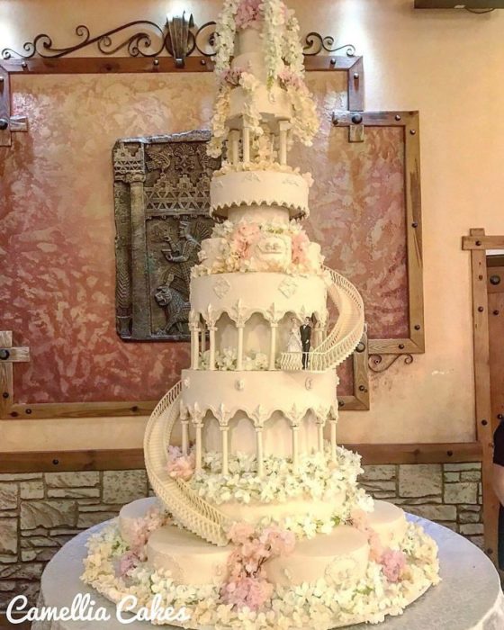 Pastel de bodas simulando una escalera