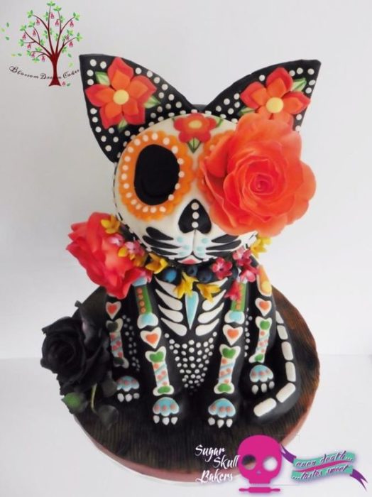 Pastel inspirado en el Día de muertos en forma de perro chihuahua