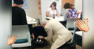 Profesor alimentó y meció al bebé de su alumna para que ella terminara su examen