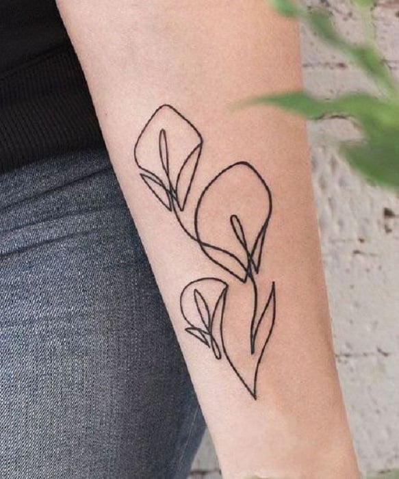 Tatuaje de las siluetas de unos tulipanes