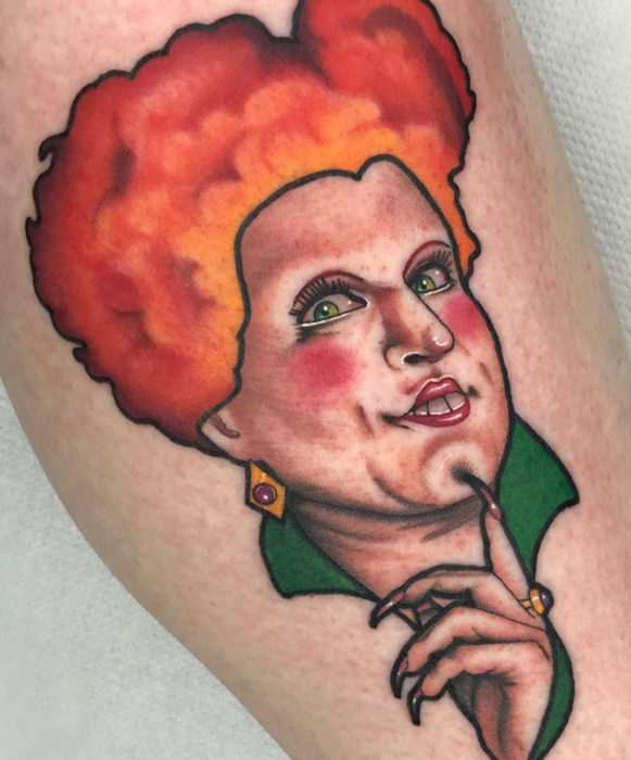 Tatuajes de la película de brujas Hocus Pocus; Winifred Sanders, tatuaje de rostro realista en el brazo