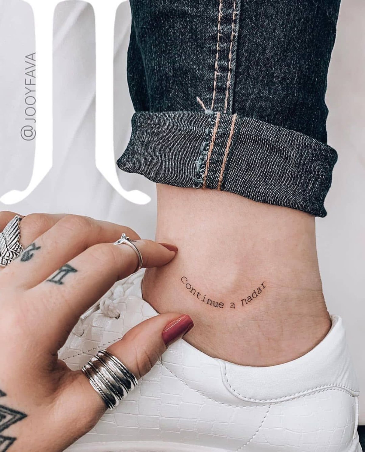 23 Tatuajes en el tobillo para resaltar tu fuerza femenina